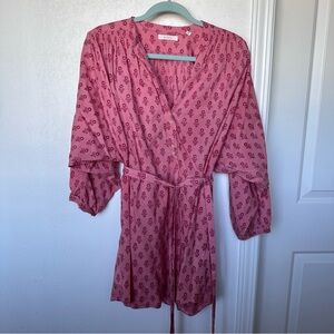Doen pink button down dress with puff sleeves and belt.
